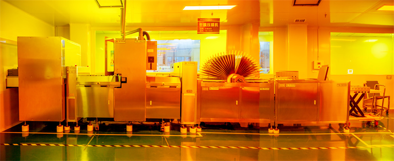 7、干膜压膜机.jpg